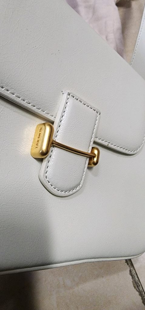 드메리엘 베티 크로스백 이미지