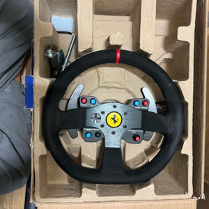 트러스트마스터 t300 알칸타라 페리리 에디션