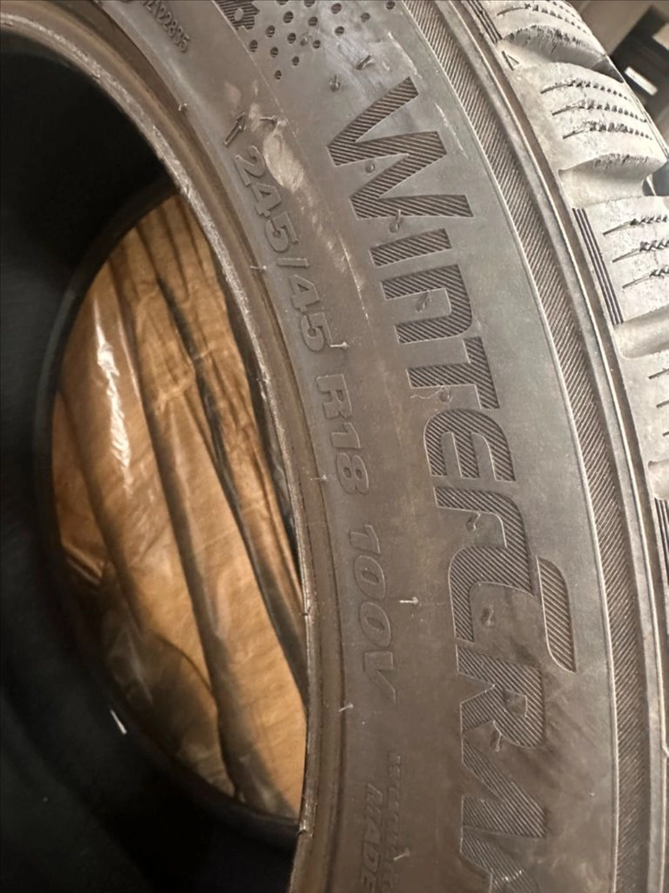 금호 윈터크래프트 WP72 245/45 R18 스노우 타이어 이미지