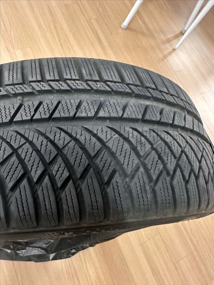 금호 윈터크래프트 WP72 245/45 R18 스노우 타이어 이미지