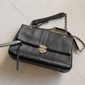 메트로시티, 쿠론 가방(핸드백, 숄더백)