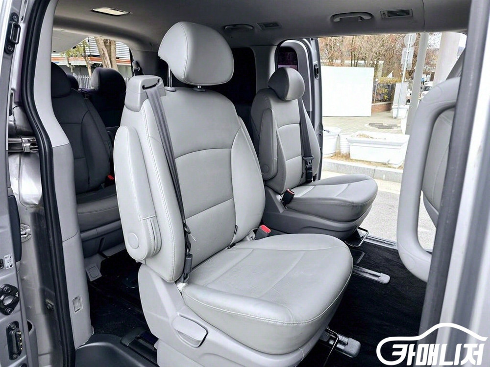 [현대]더 뉴 그랜드 스타렉스 2WD 어반 9인승 프리미엄 스페셜 (9인승) #3월급매--9