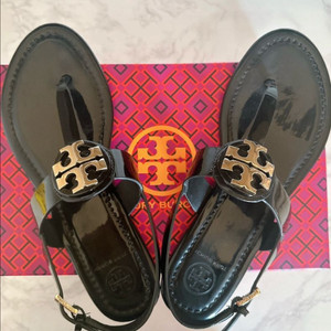 토리버치 블랙 유광 6.5사이즈