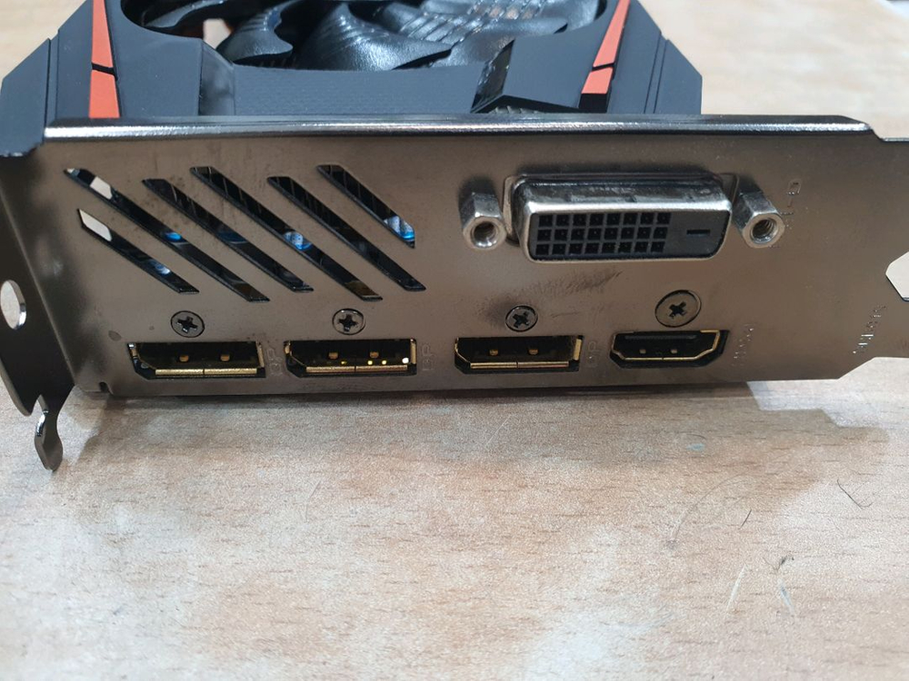 기가바이트 RX 570 4GB 그래픽카드 이미지