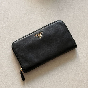 정품 프라다 장지갑 사피아노 메탈