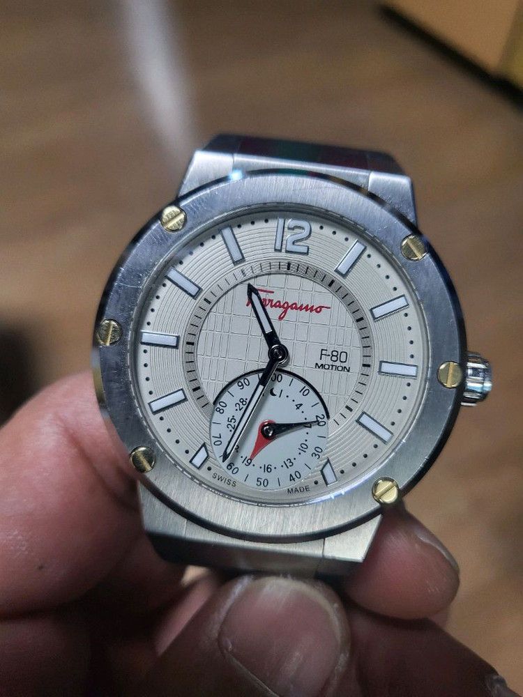 페레가모 F80 스마트워치--2