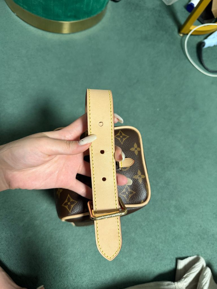 루이비통 락커 돕키트 모노그램 이미지