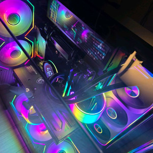라이젠7 9800X3D RTX5080 MSI 신품감성본체 팝니다 이미지