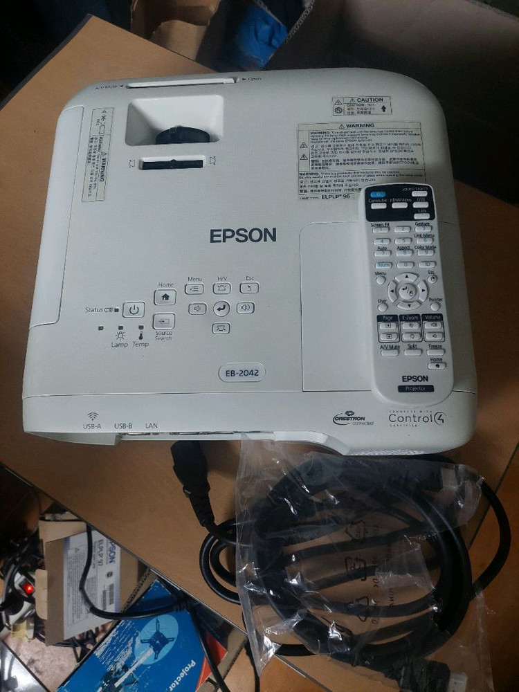 엡손 EB-2042프로젝터 이미지