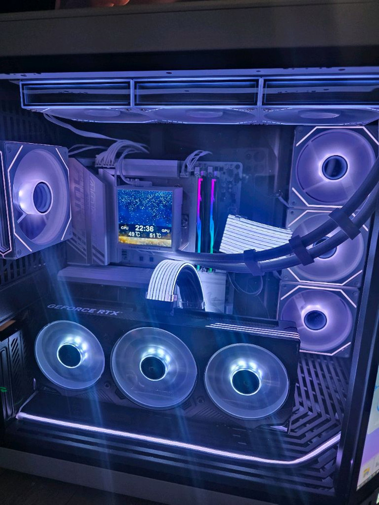 라이젠7 9800X3D RTX5080 Y70 어항본체 팝니다--2