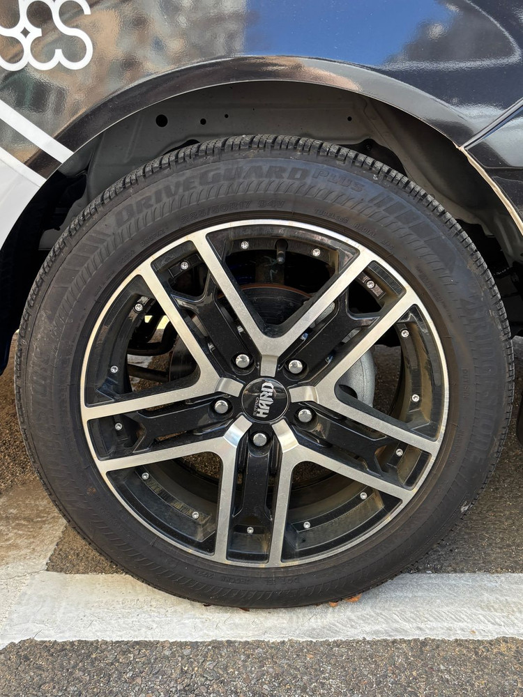 캠핑카2023년 10월 출고 YESRV ZEUS 560RU 프리미엄 패키지 판매합니다 이미지