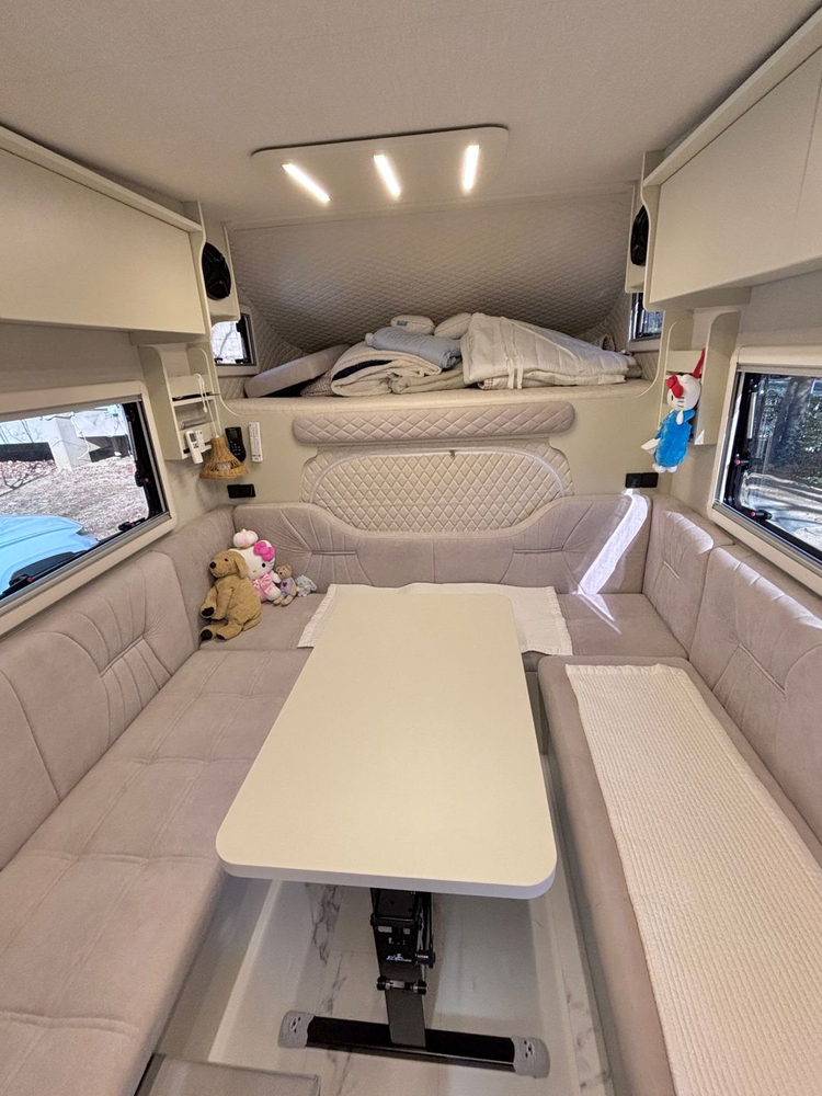 캠핑카2023년 10월 출고 YESRV ZEUS 560RU 프리미엄 패키지 판매합니다 이미지