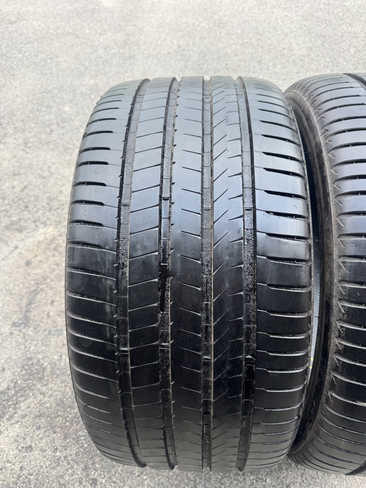 295 35 21 브릿지스톤 알렌자 001 중고 타이어 2짝 판매합니다 이미지