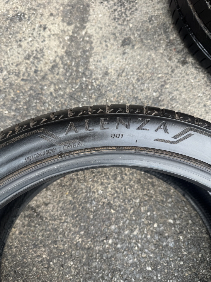 295 35 21 브릿지스톤 알렌자 001 중고 타이어 2짝 판매합니다 이미지