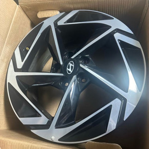 소나타 디엣지 1.6t 순정휠18인치 한대분 판매합니다 이미지