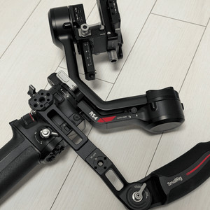 DJI 로닌 RS 4 + 스몰리그 핸들 이미지