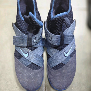 나이키 르브론 농구화 290