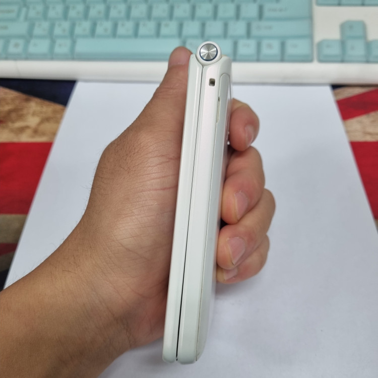 갤럭시폴더2 화이트 자급제 중고폰 공부폰 자녀폰 효도폰 어르신폰 공신폰 202734--6