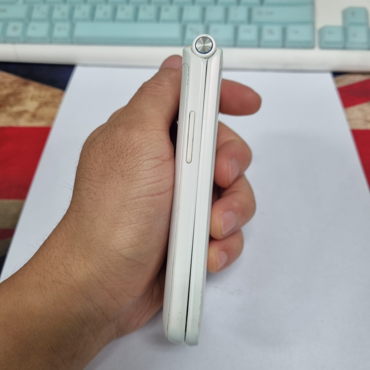 갤럭시폴더2 화이트 자급제 중고폰 공부폰 자녀폰 효도폰 어르신폰 공신폰 202734--5