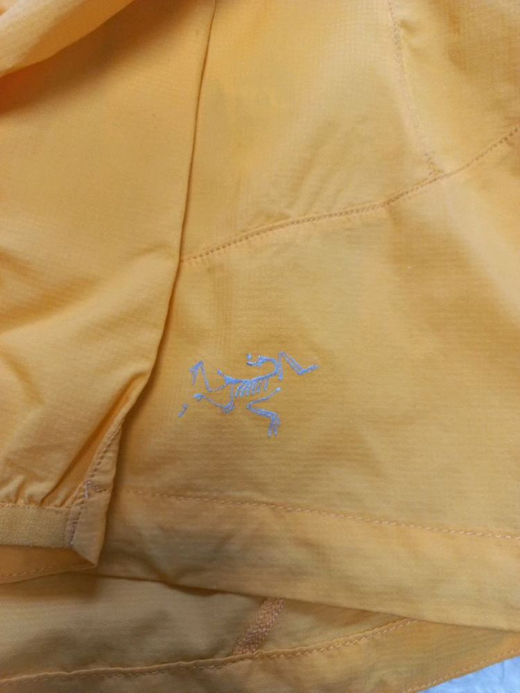 아크테릭스 바람막이 넬슨한글택 정품! 여자M사이즈55~66! 최상급!깨끗함! 이미지