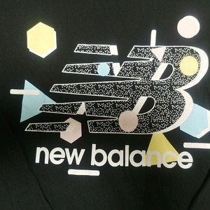 뉴발란스긴팔티쭉티티셔츠나이키아디다스푸마버버리폴로빈폴스투시슈프림베이프 이미지