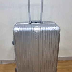 28인치(대형)수화물용캐리어 팝니다.(바퀴4구,tsa락,하드캐이스)