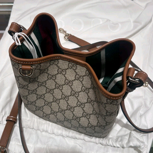 구찌 CG엠블럼 스몰 버킷백 이미지