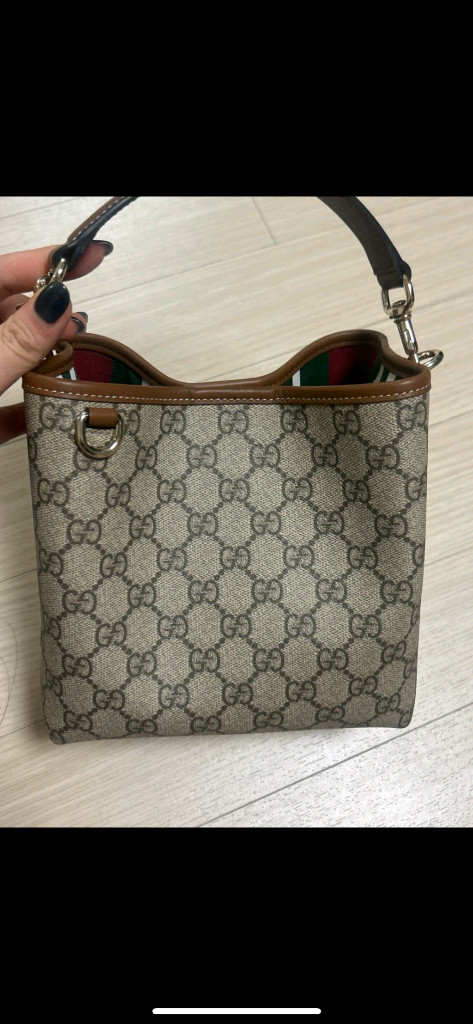 구찌 CG엠블럼 스몰 버킷백 이미지