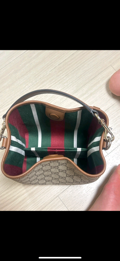 구찌 CG엠블럼 스몰 버킷백 이미지