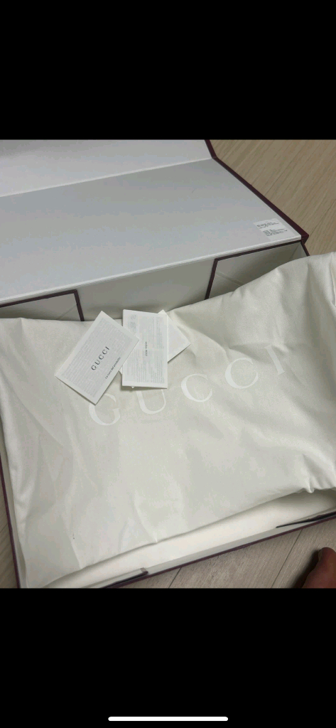 구찌 CG엠블럼 스몰 버킷백 이미지