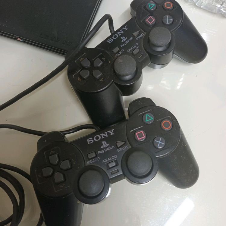 휴대용 게임기 본체 + 컨트롤러 2개 세트 이미지