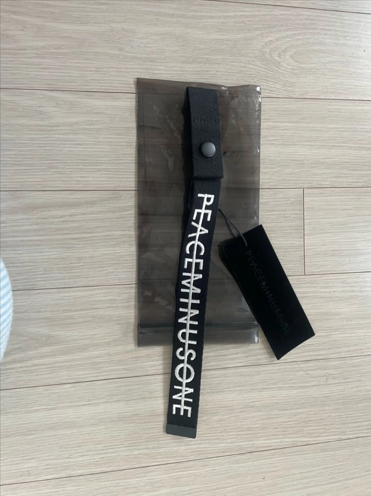 피스마이너스원 캐리어 스트랩 #1 블랙 이미지