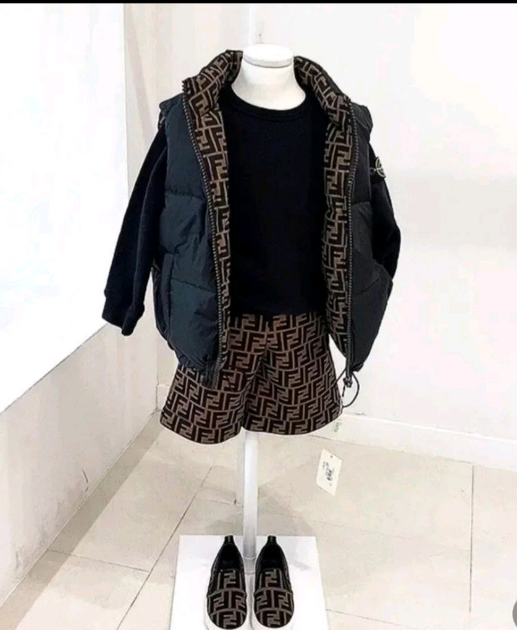 200만원대) 공용 펜디 키즈 10A 양면 패딩 조끼--6