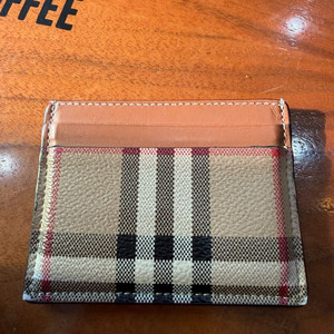 버버리 체크 카드지갑 이미지