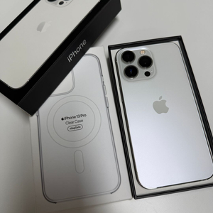 아이폰 13 Pro 실버 256GB + MagSafe 케이스 이미지
