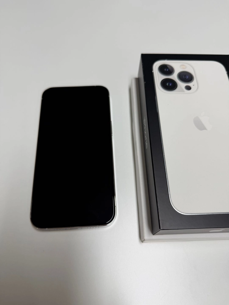 아이폰 13 Pro 실버 256GB + MagSafe 케이스 이미지