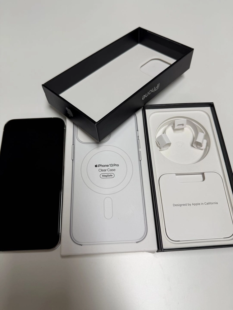 아이폰 13 Pro 실버 256GB + MagSafe 케이스 이미지