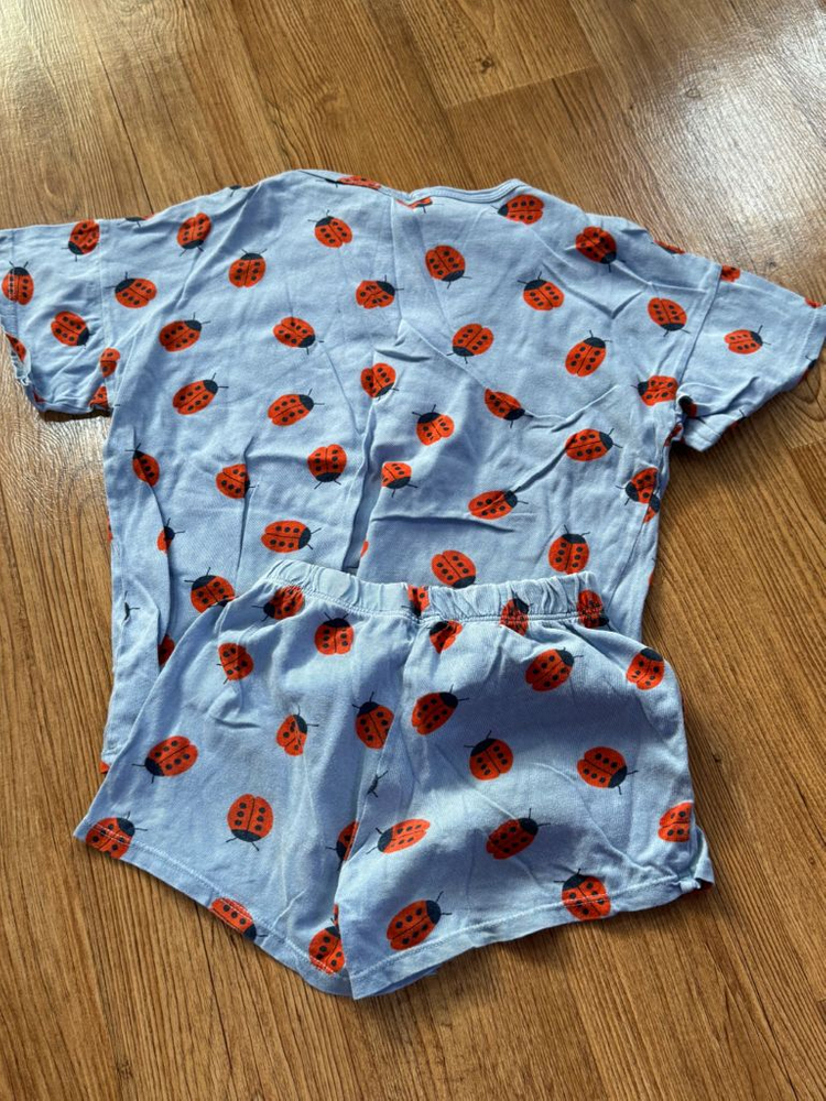 보보쇼즈 110사이즈 반팔반바지세트 팝니다 이미지