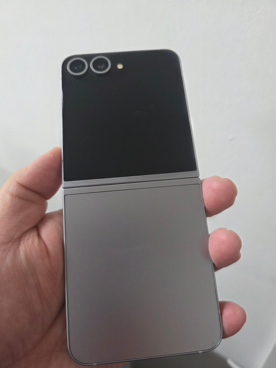 갤럭시 Z플립6 실버 256기가 A급 팝니다 이미지