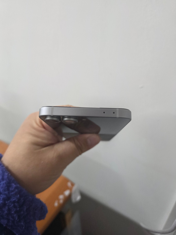 갤럭시 Z플립6 실버 256기가 A급 팝니다 이미지