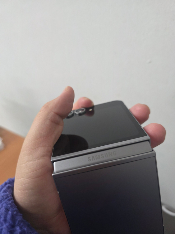 갤럭시 Z플립6 실버 256기가 A급 팝니다 이미지