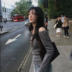 슬로우앤드 온오프 타이홀터넥 슬림니트 이미지