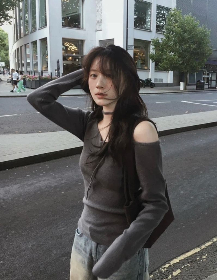 슬로우앤드 온오프 타이홀터넥 슬림니트 이미지