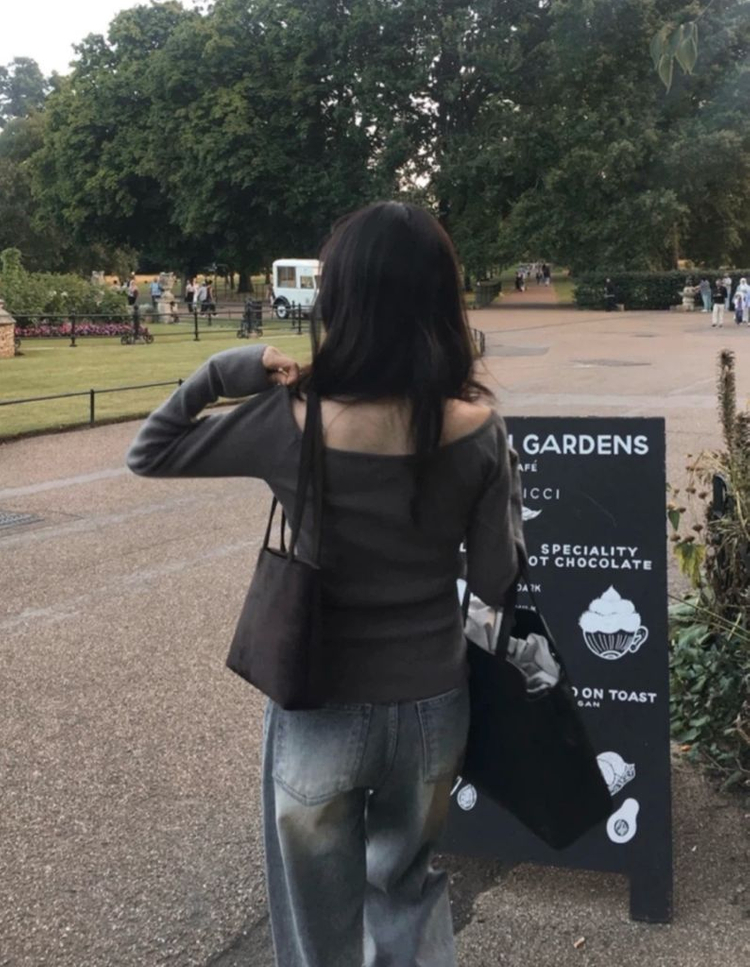 슬로우앤드 온오프 타이홀터넥 슬림니트 이미지