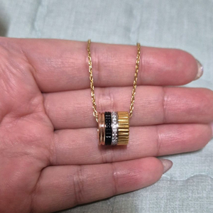 부쉐론 콰트로 클래식 펜던트 라지 목걸이 팝니다