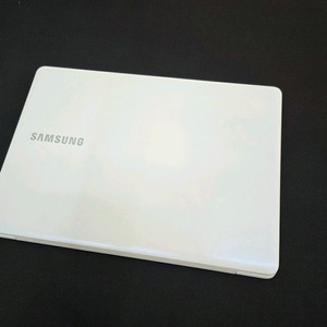 삼성 노트북 NT500R3K-K24 화이트