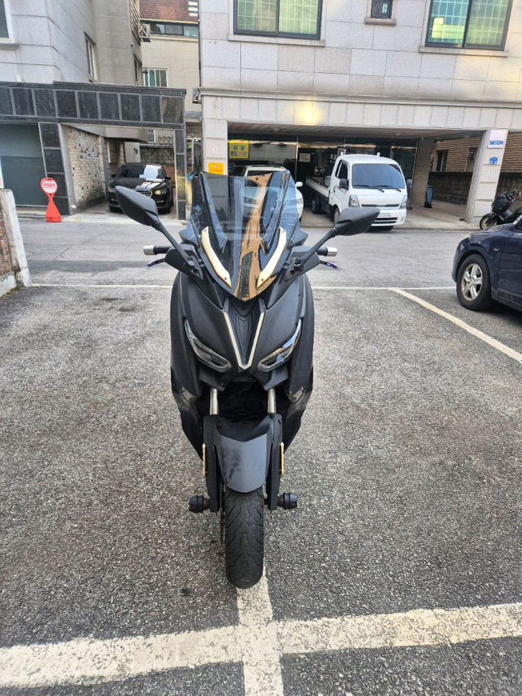 xmax300 21년식 이미지