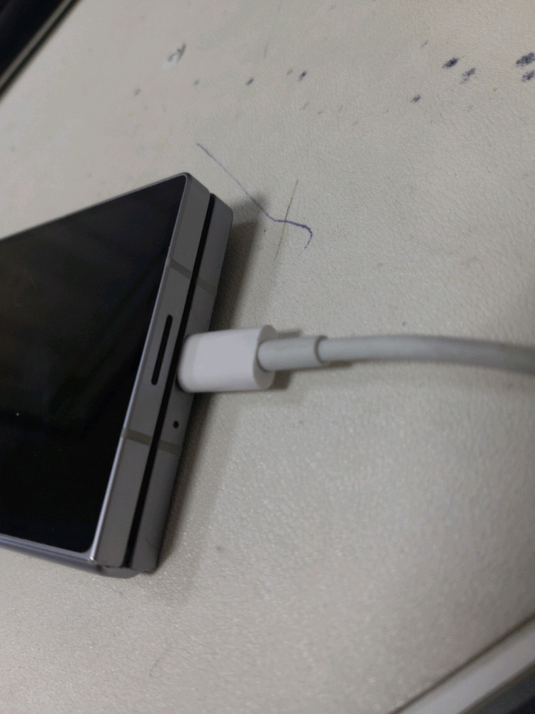 갤럭시폴드6 512G AS기간 남아있어요--3