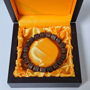 새상품,선물]체력,정력에 유명한 백단향원목 염주 팔찌 차량용 휴대용 등산 골프 자전거 낚시 구찌 닥스 몽블랑 헤지스