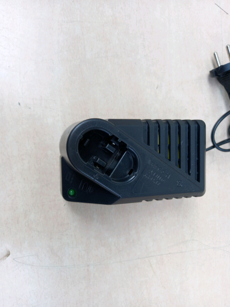 보쉬 AL1411DV 충전기 이미지